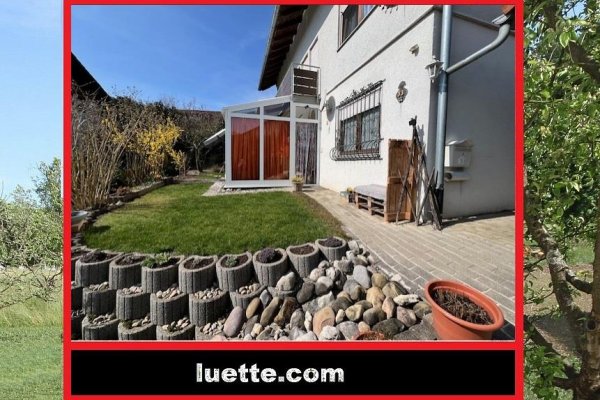 In sonniger Sackgassenlage, EBK, ELW, freist., Bj. 91, EG+OG 5 ½ Zi., EBK, gr. tiefer Balkon, schöner Blick auf Wutöschinger Berg, Westgrundstück mit Gartenhaus und Platz für Pool, Garage, GG: sep. zugänglich, Wintergarten, Kamin, Gartenfreisitz, Garage