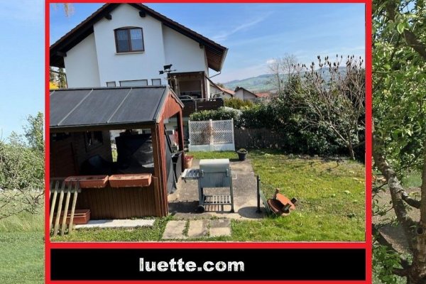 In sonniger Sackgassenlage, EBK, ELW, freist., Bj. 91, EG+OG 5 ½ Zi., EBK, gr. tiefer Balkon, schöner Blick auf Wutöschinger Berg, Westgrundstück mit Gartenhaus und Platz für Pool, Garage, GG: sep. zugänglich, Wintergarten, Kamin, Gartenfreisitz, Garage