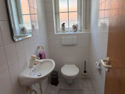 Attraktive, ruhig gelegene 3-Zi-ETW Waldshut, fussläufig 3 Min. zur Kaiserstraße, Sonnenbalkon, Parkett, kleine WE, eig. Heizung, 3fach-Verglasung, nur 6 Einheiten, Einzelgarage