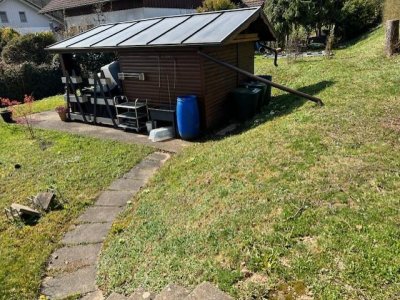In sonniger Sackgassenlage, EBK, ELW, freist., Bj. 91, EG+OG 5 ½ Zi., EBK, gr. tiefer Balkon, schöner Blick auf Wutöschinger Berg, Westgrundstück mit Gartenhaus und Platz für Pool, Garage, GG: sep. zugänglich, Wintergarten, Kamin, Gartenfreis...