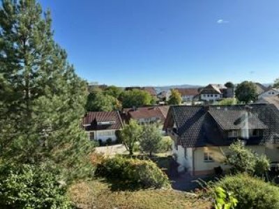 Charmantes, gepflegtes, regelmässig renov. EFH mit idyllischem Gartenfreisitz und hochwertiger Ausstattung – Ihr neues Zuhause mit traumhaftem Bergblick
gr. Sonnenterr., alter Baumbestand, ruh. Lage, Zentralheizung von 2004, Schwedenofen, Kunst, Garage