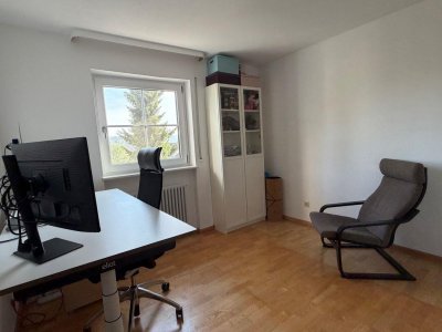 Zentral gelegene 3-Zi-Whg Waldshut, fussläufig Bhf / Kaiserstraße Einkauf, hochwertige EBK, bodenebene Dusche, Badeinbauten, Trockner, Balkon, eig. Hz, 3fach-Vergl., Parkett, sof., Einzelgarage