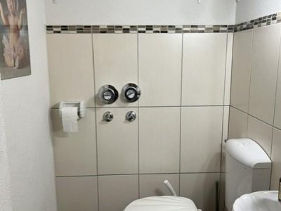 Gut geschnittene 4 1/2-Zi-ETW, Lift, EBK, modernes Bad, sep. WC, grosser Sonnenbalkon, überdacht, Markise, Alpenblick, Blick in Schweiz