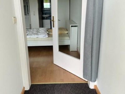 Attraktive sep. zugängl. 1-Zi-Terrassen-Whg Waldshut-Haspel, ruhig, beliebte stadtnahe Lage, gr. überd. Sonnenterrasse, Windfang, EBK, teilmöbliert, Fenster erneuert K-Wert 1,0