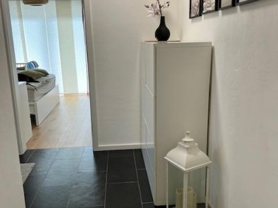 Energetisch aktuelle 3-Zi-Terrassen-Whg, 3fach-Verglasung, Parkett, schickes Bad, ruhige sonnige Lage, ebenerdig zugänglich, grosse Sonnenterrasse, Rasengrst., fussläufig zum Einkauf
